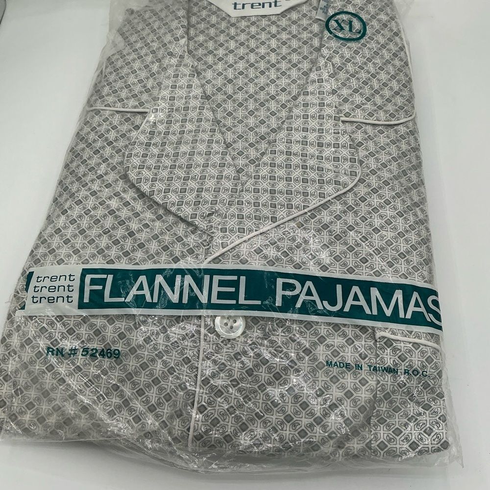 Trent Vintage Flannel Pajamas in Gray size XL NWT